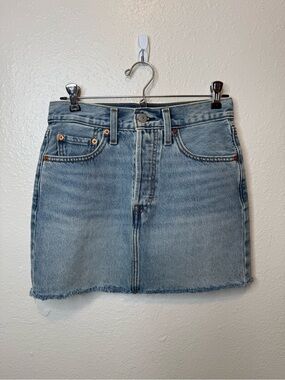Levis Icon Skirt Light Blue Jean Denim Raw Hem Mini Skirt Size 24 Y2K Style 90’s